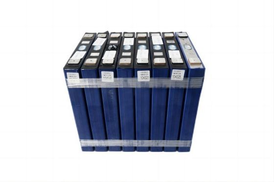 Imperméable à l'eau sans effet de mémoire batterie haute puissance 3.2V 202AH Lithium fer phosphate intégré BMS pour équipement de mesure