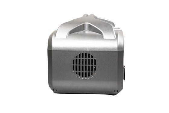 UL / CE Approuvé 576Wh de puissance de sortie AC Charge rapide dans les 3 heures Station solaire portable avec lumière LED pour RV