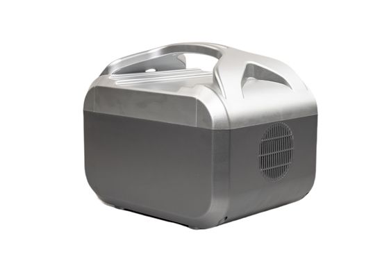 UL / CE Approuvé 576Wh de puissance de sortie AC Charge rapide dans les 3 heures Station solaire portable avec lumière LED pour RV