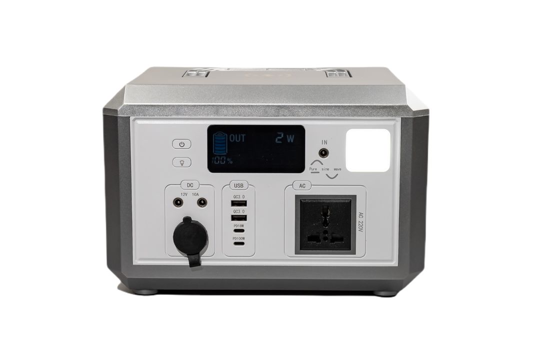 Commutateur de transfert gratuit Sorties AC 600W PV Chargement Meilleure centrale électrique avec lumière SOS Pour l' alimentation en urgence
